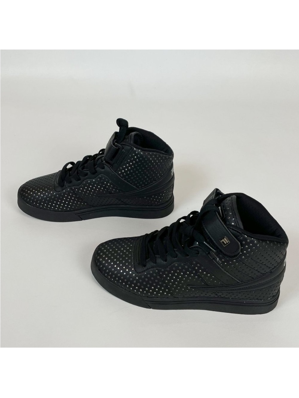 NWOT Fila Black & Silver Sneakers 6.5